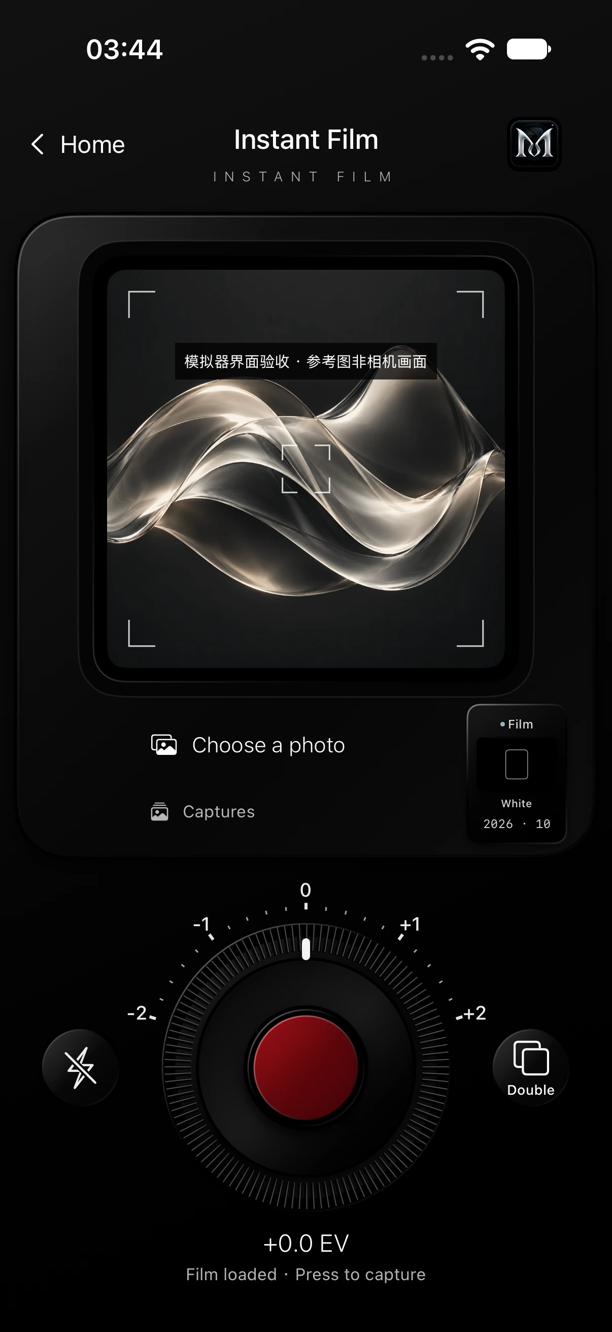 WOMB iPhone 开发版本的即时胶片界面,显示相纸、曝光控制与双重曝光入口